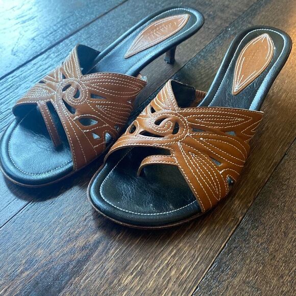 Cole Haan resort shoes kitten heel 2 in brown leather sandal size 6.5 womens sli - Picture 1 of 8